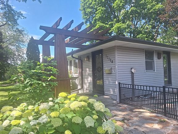 3rd image of 11124 Drew Ave S #A