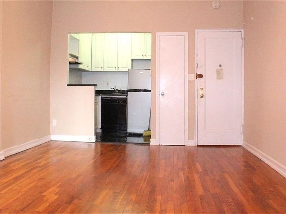 2nd image of 313 E 73rd St APT 3D