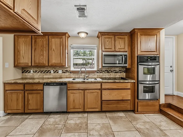 401 Woodmont Dr — Photo 12