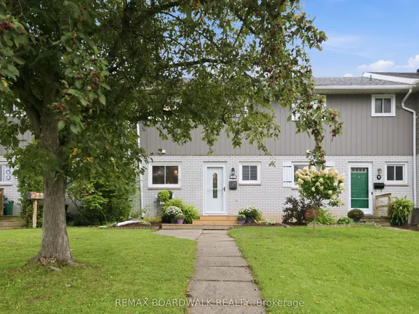 11 Maple Ave, Brockville, ON K6V 1Y3
