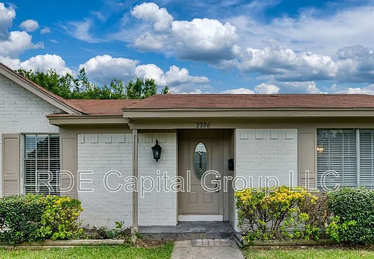 2726 Starcrest Ln — Photo 4