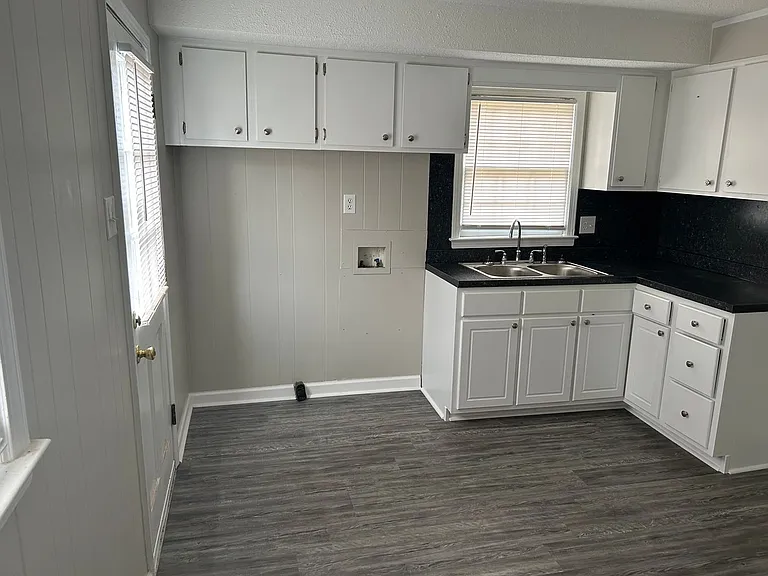 412 Kingston Ave — Photo 13