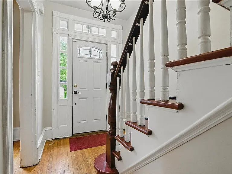 112 E Brown St — Photo 4