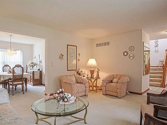4th image of 1721 Tall Oaks Dr