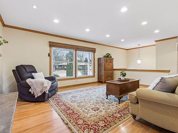4th image of 2231 Quebec Ave S