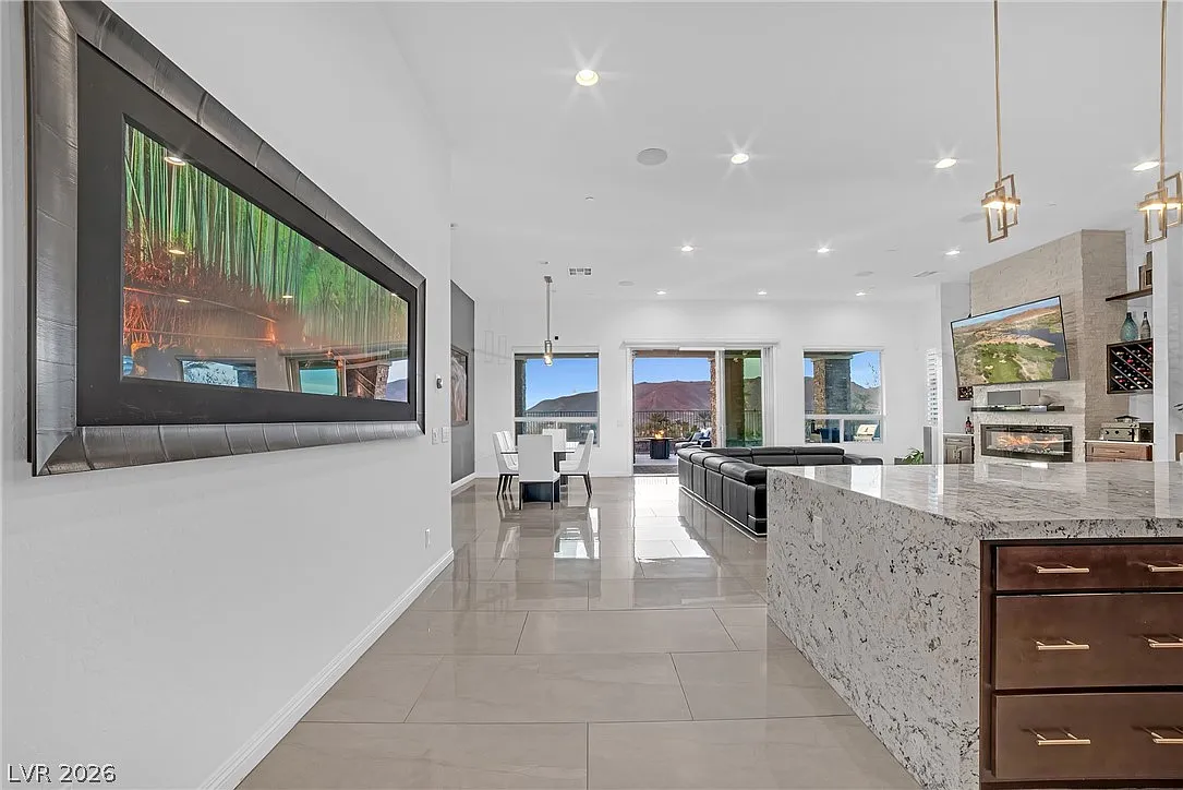 2 bed, 3002 sqft, $5,000 — Photo 3