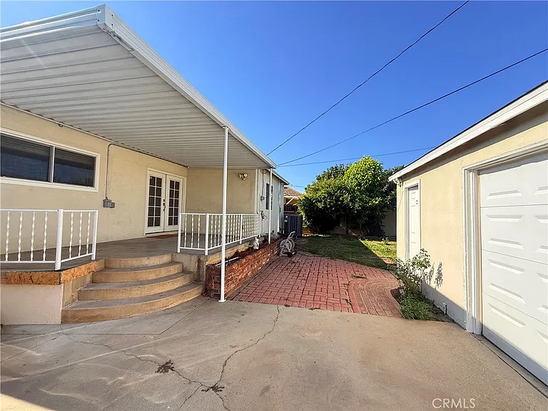 1036 S Hidalgo Ave — Photo 42