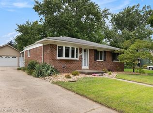 8845 Houghton St, Livonia, MI 48150