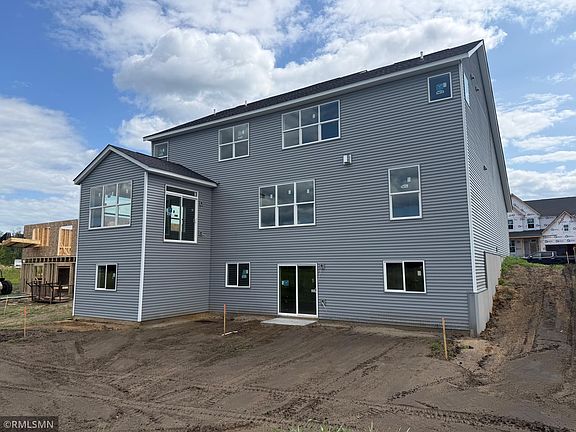 3rd image of 1725 Meadows Dr NE