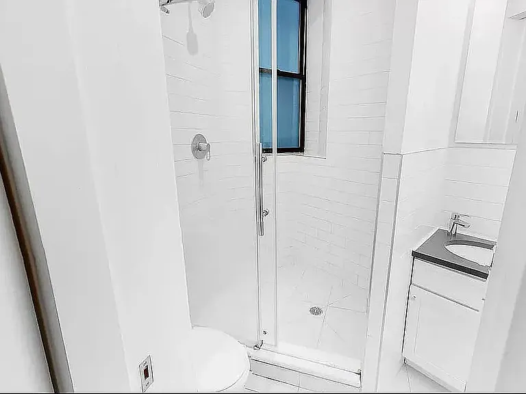 234 E 33rd St #1B — Photo 5