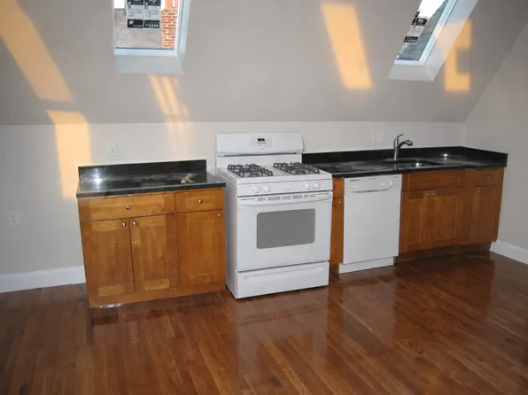 10 Putnam St #3, Somerville, MA 02143
