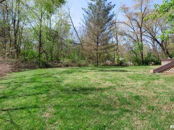 409 Arbor Dr, Carterville, IL 62918