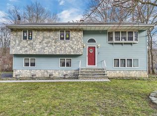 7 Tanager Rd, Monroe, NY 10950