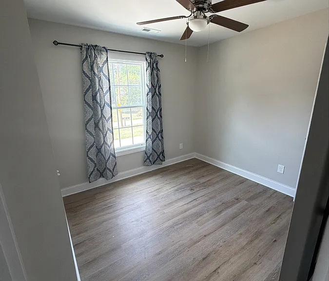 1135 Davis St — Photo 6