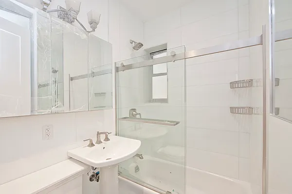 Rented by R New York | media 10