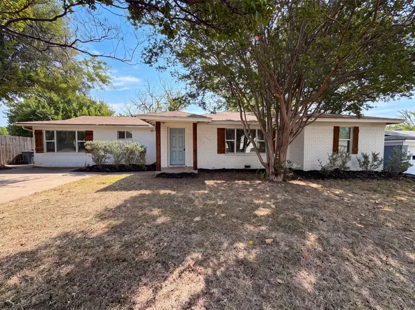 832 Central Dr, Bedford, TX 76022