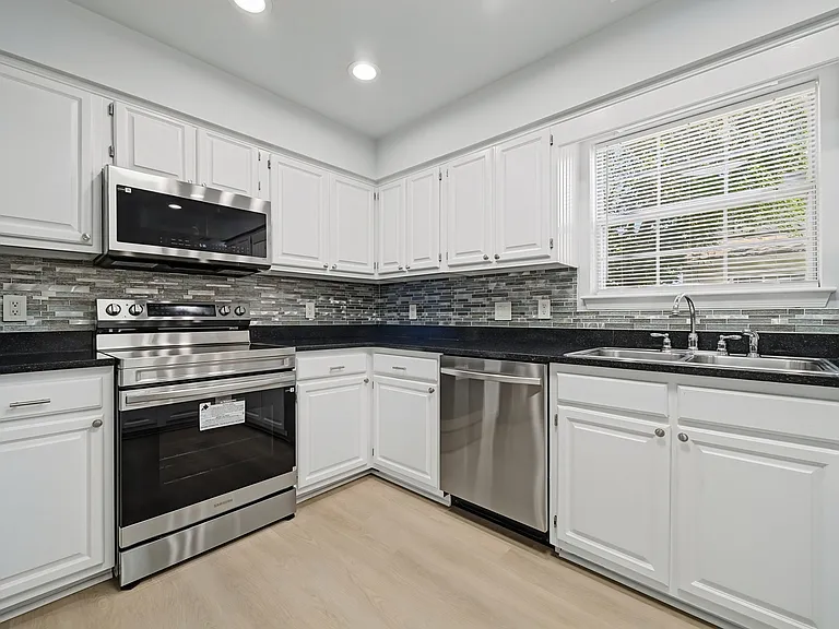 1578 Winthrope Dr — Photo 13