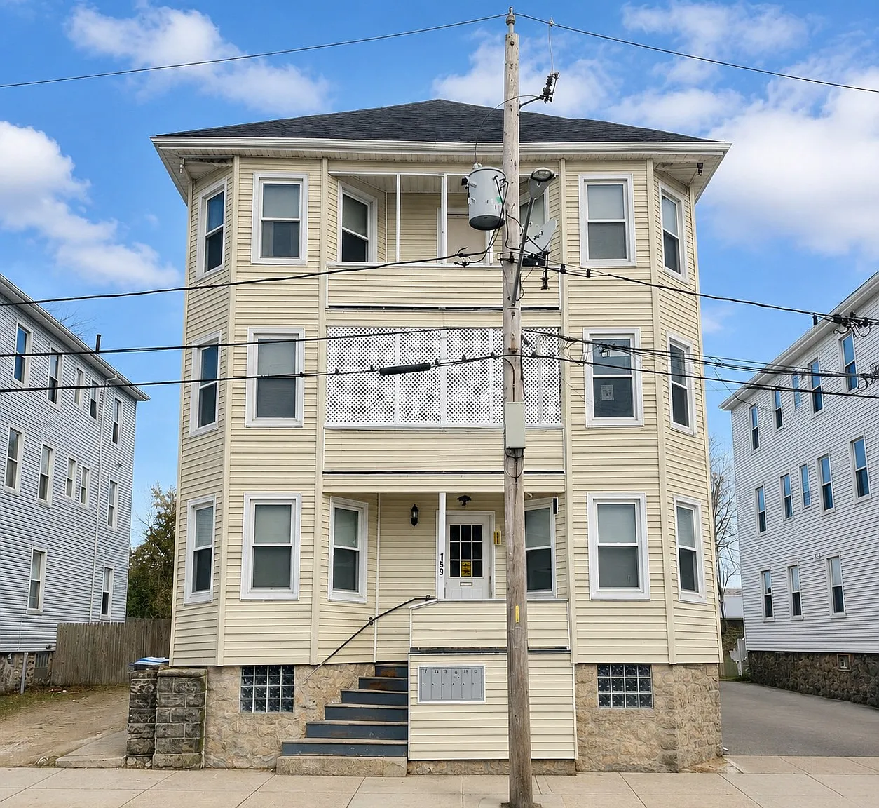 2 bed, 1.0 bath, 674 sqft, $1,350 — Photo 1