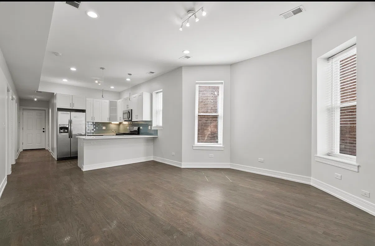 3 bed, 1.0 bath, 1300 sqft, $2,200 — Photo 2