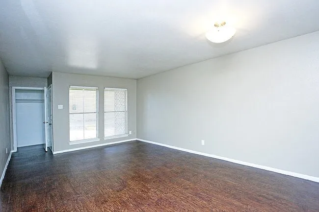 Greenview Apartments — Photo 3