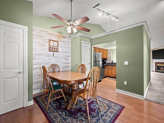 3rd image of 558 Pewaukee ROAD #H