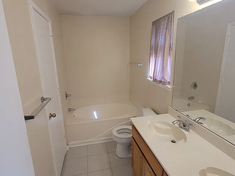 5701 Alicante Dr — Photo 16
