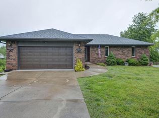 816 S Barwick Pl, Willard, MO 65781
