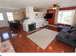 1 Timber Ln, Levittown, PA 19054