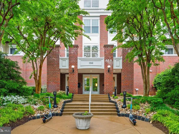1641 International Dr Unit 215, Mc Lean, VA 22102