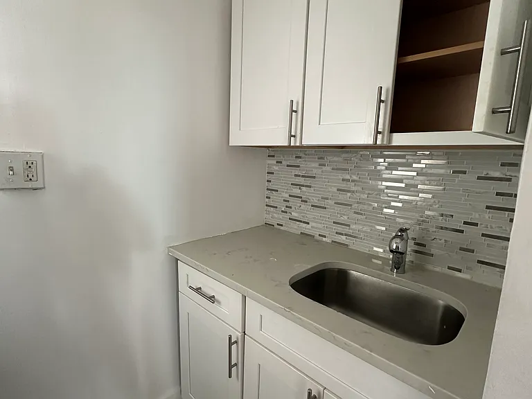 33-35 Storms Ave #3A — Photo 1
