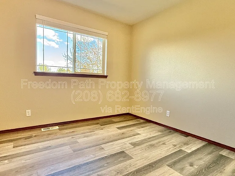 1930 W Canfield Ave — Photo 12