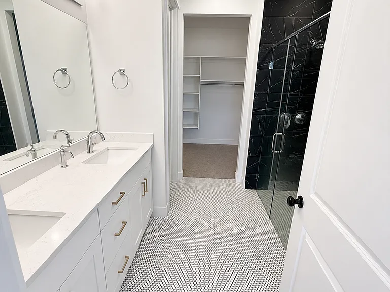626 W Cedar Hill Dr — Photo 2