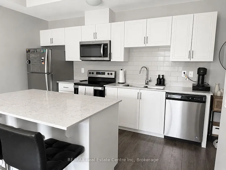 35 Kingsbury Sq #322 — Photo 6