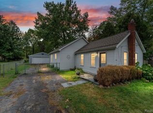 3176 Caroline St, Auburn Hills, MI 48326