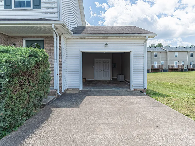824 Flyer Ct — Photo 17