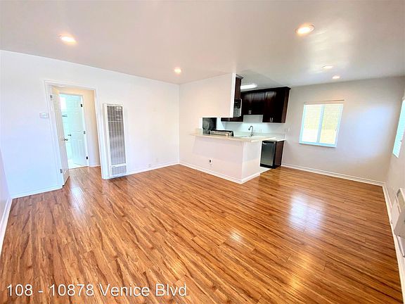 5th image of 10878 Venice Girard #3801-V01
