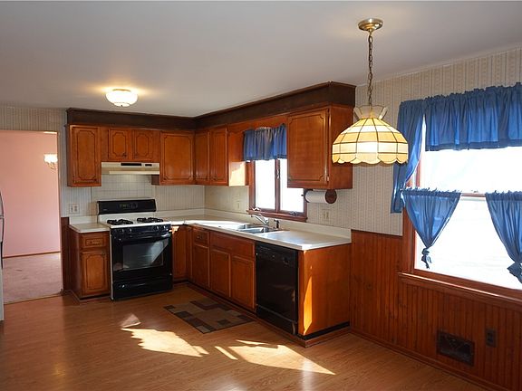 4th image of 100 Rusty Ln