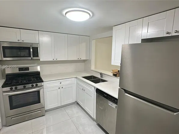 17901 NW 68th Ave, Hialeah, FL