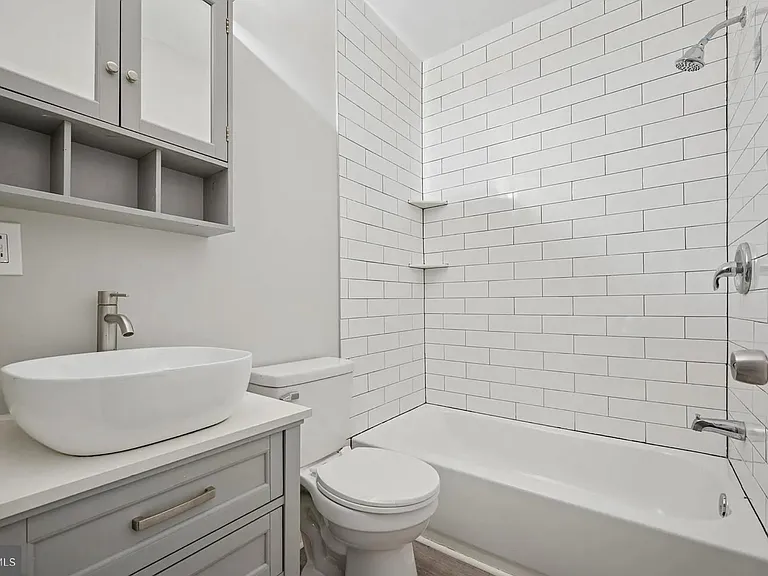 1236 W Airdrie St #B — Photo 8