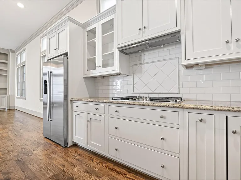 308 W Bell St — Photo 16