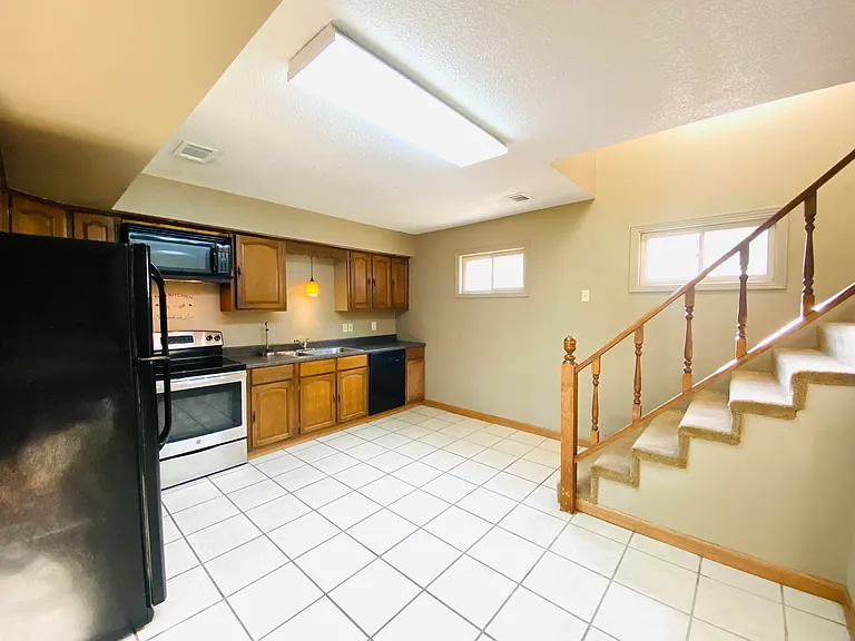 371 Pineview Rd — Photo 3