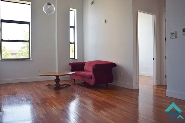 Rented by EXR | media 36