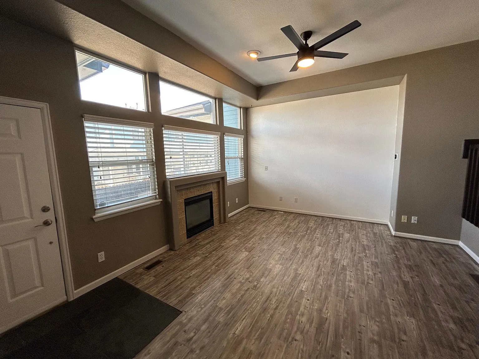 2 bed, 2.5 bath, 1260 sqft, $2,400 — Photo 4
