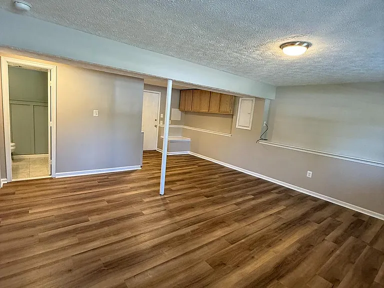 805 London Ct — Photo 16