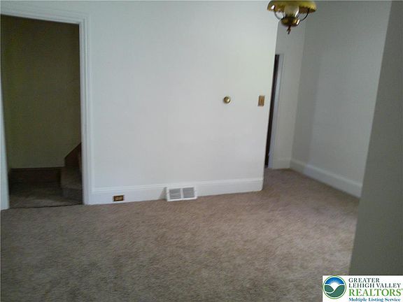4th image of 910 W Broad St