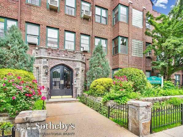 9411 69th Ave APT 309, Forest Hills, NY 11375