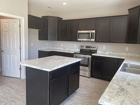 5th image of 8014 Cambridge Reserve Dr