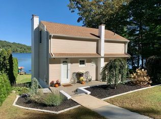 36 Smith Rd, Moosup, CT 06354