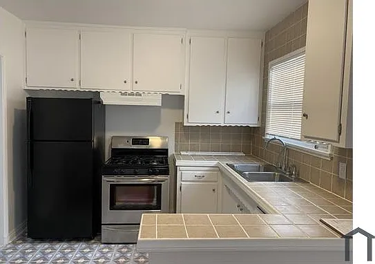 3041 W 11th St — Photo 3