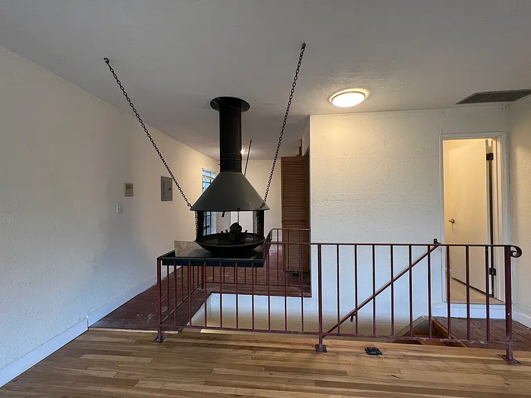 2541-2569 Le Conte Ave — Photo 61